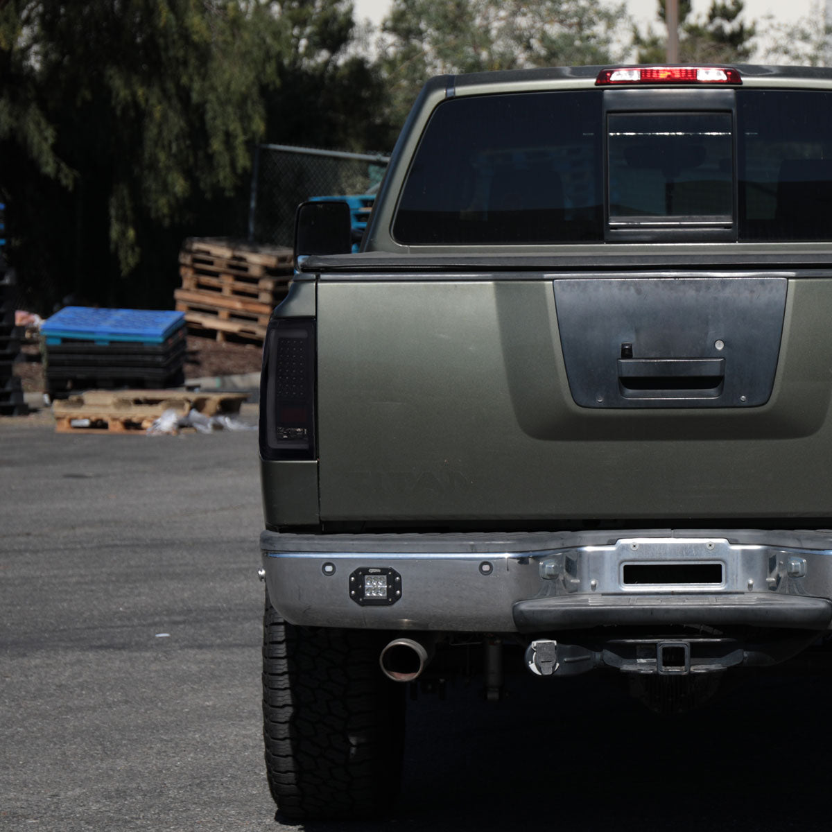 Ronnin - Compatible con Nissan Titan 2004-2015, luces traseras LED con tubo integrado, intermitentes y luces de freno, par | Negro Ahumado