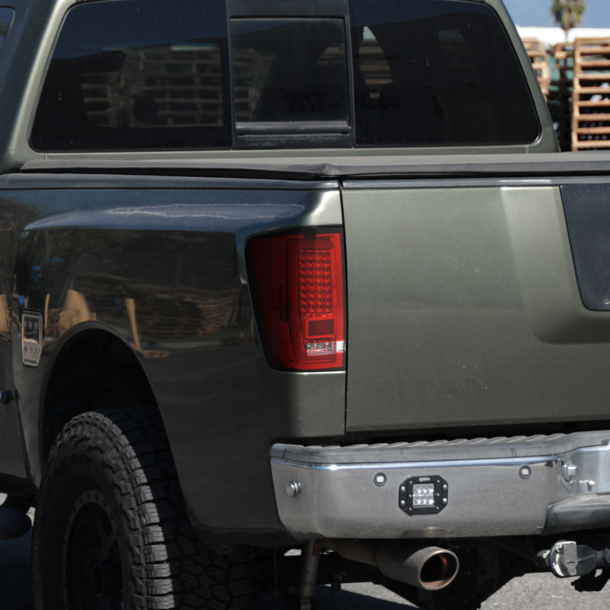 Ronnin - Se adapta a Nissan Titan 2004-2015 Luces traseras con tubo LED, señales de freno e intermitentes integradas, par | Rojo