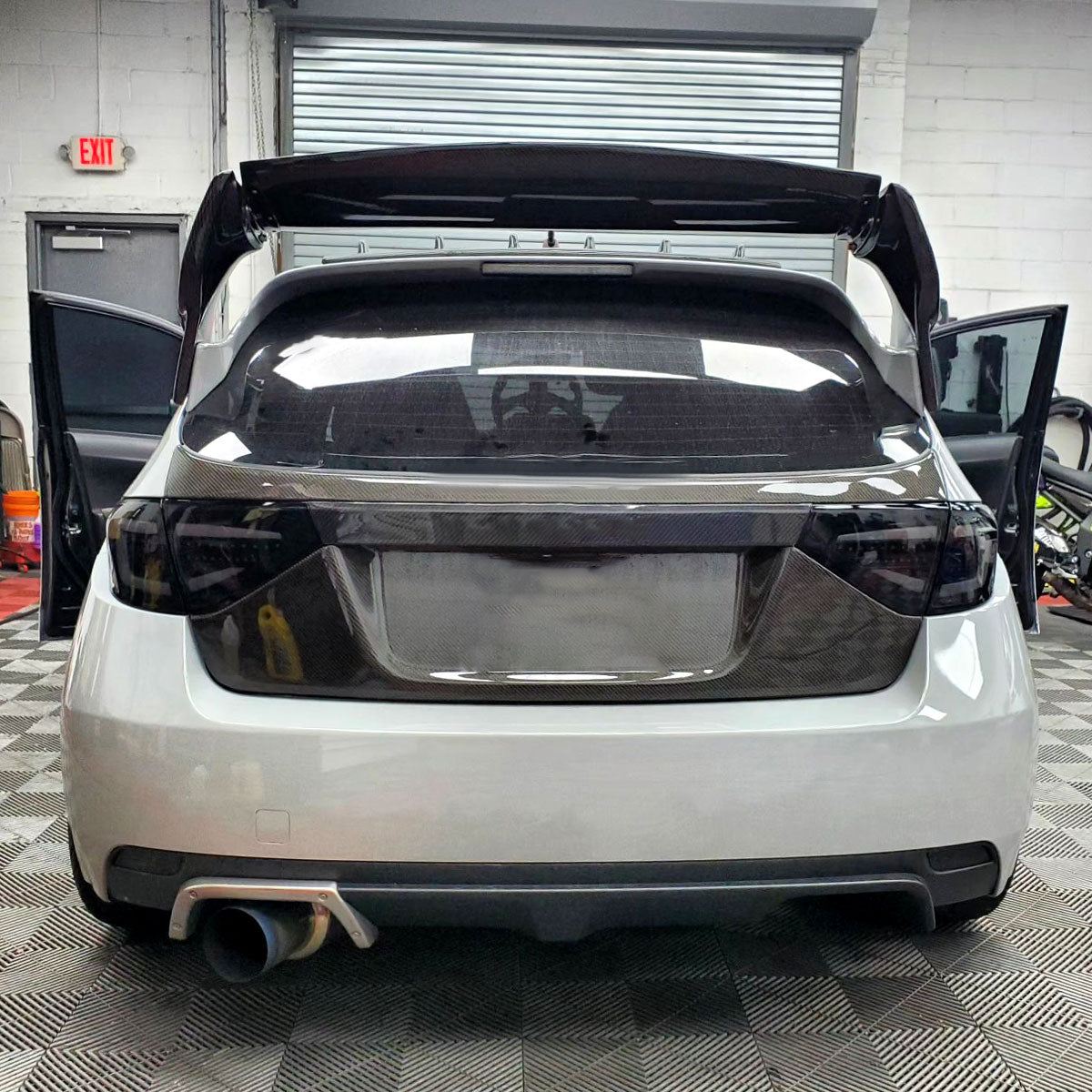 Ronnin - Compatible con Subaru Impreza Special Edition 2008-2014, luces traseras LED completas de actualización con intermitentes secuenciales, par | Negro Ahumado